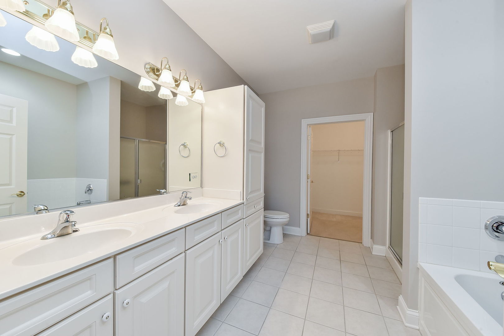 410 Delnor Glen Drive #410, St. Charles, IL 60174