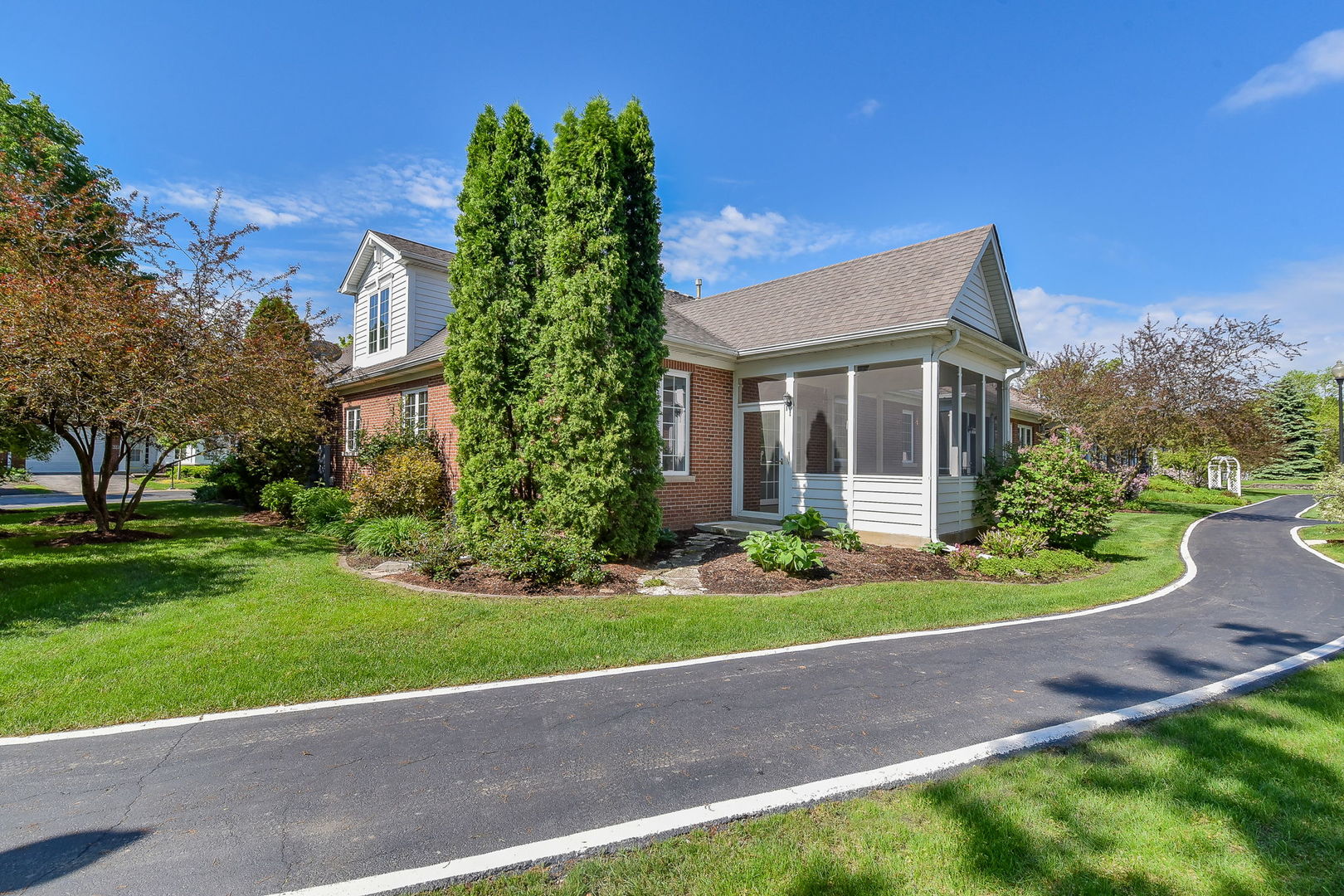 410 Delnor Glen Drive #410, St. Charles, IL 60174