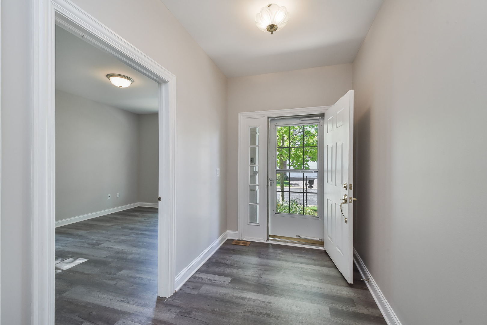 410 Delnor Glen Drive #410, St. Charles, IL 60174