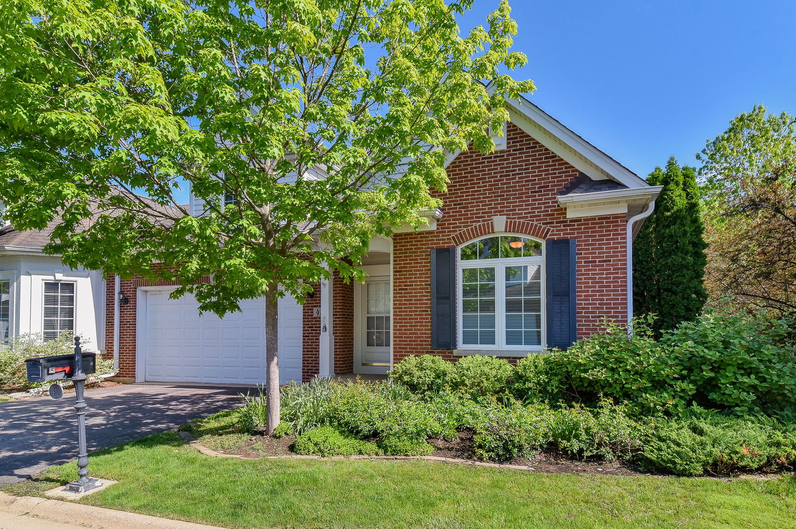 410 Delnor Glen Drive #410, St. Charles, IL 60174