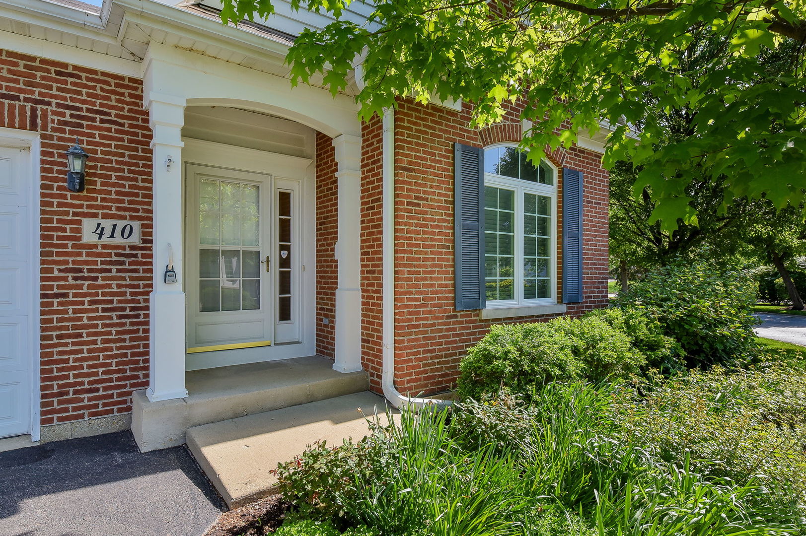 410 Delnor Glen Drive #410, St. Charles, IL 60174