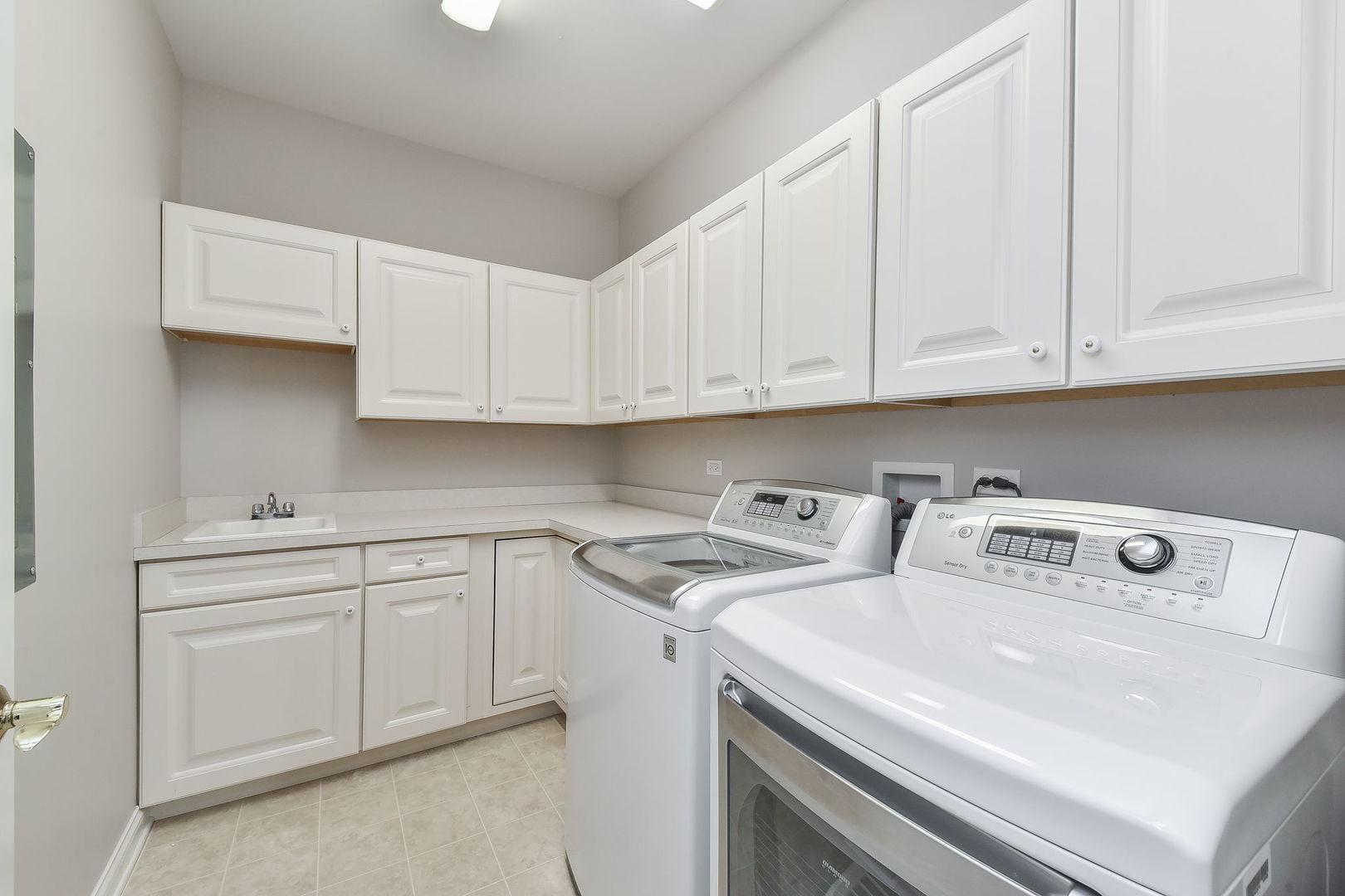 410 Delnor Glen Drive #410, St. Charles, IL 60174