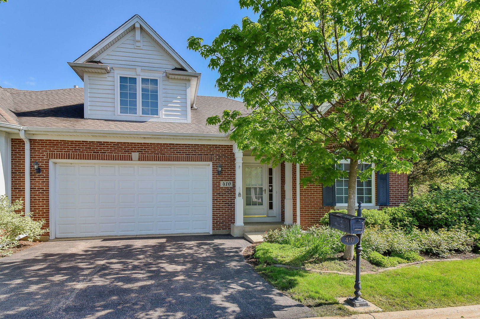 410 Delnor Glen Drive #410, St. Charles, IL 60174