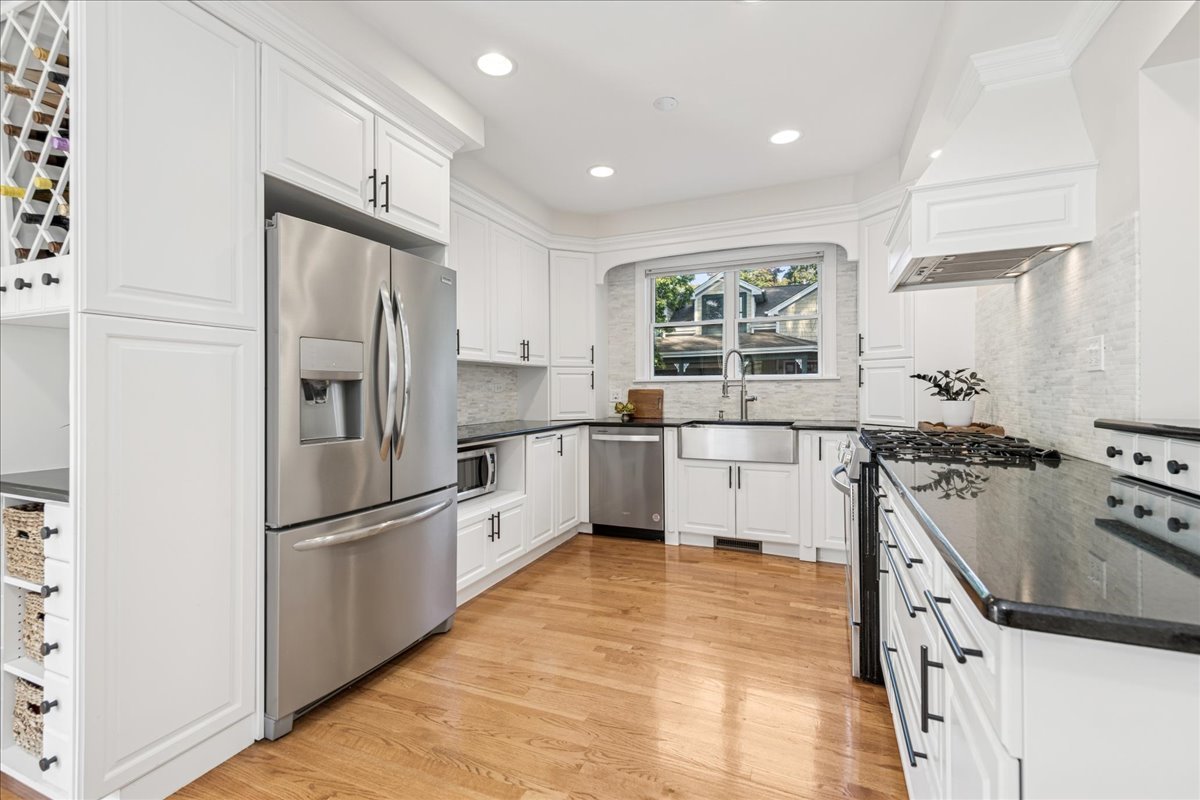 109 W Hillside Avenue, Barrington, IL 60010