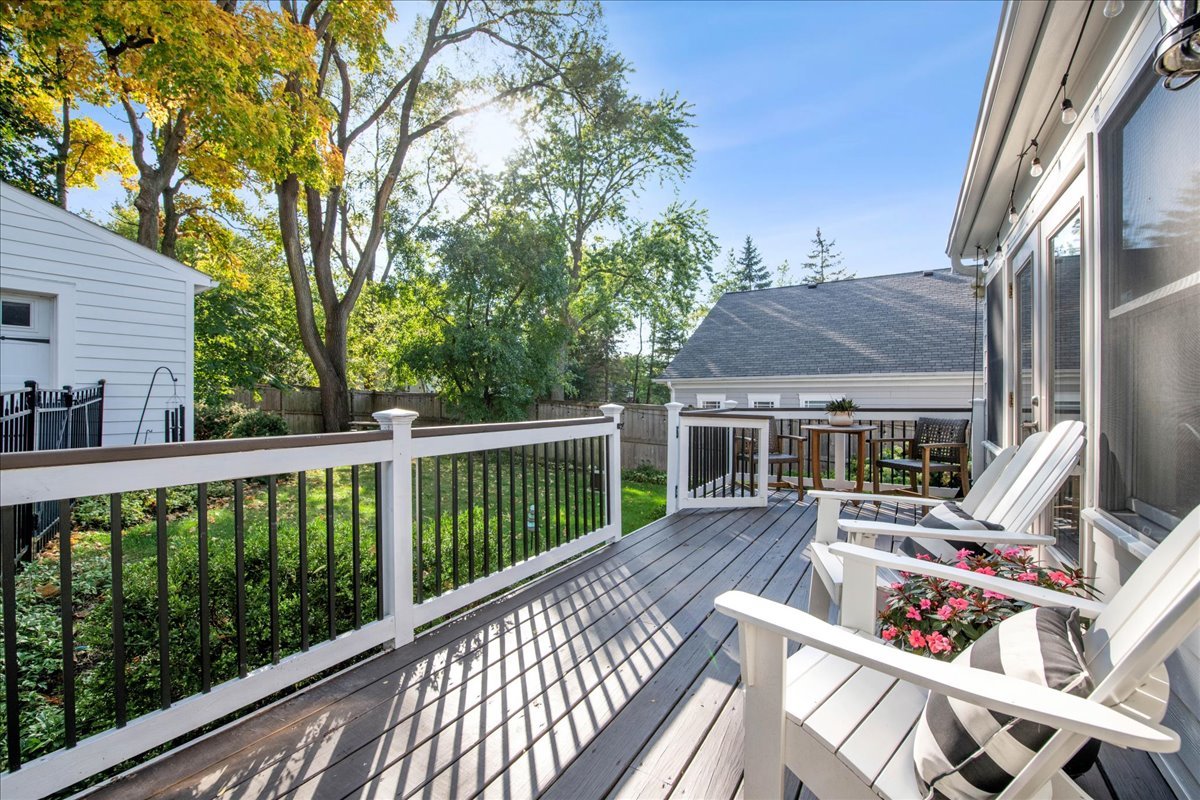 109 W Hillside Avenue, Barrington, IL 60010