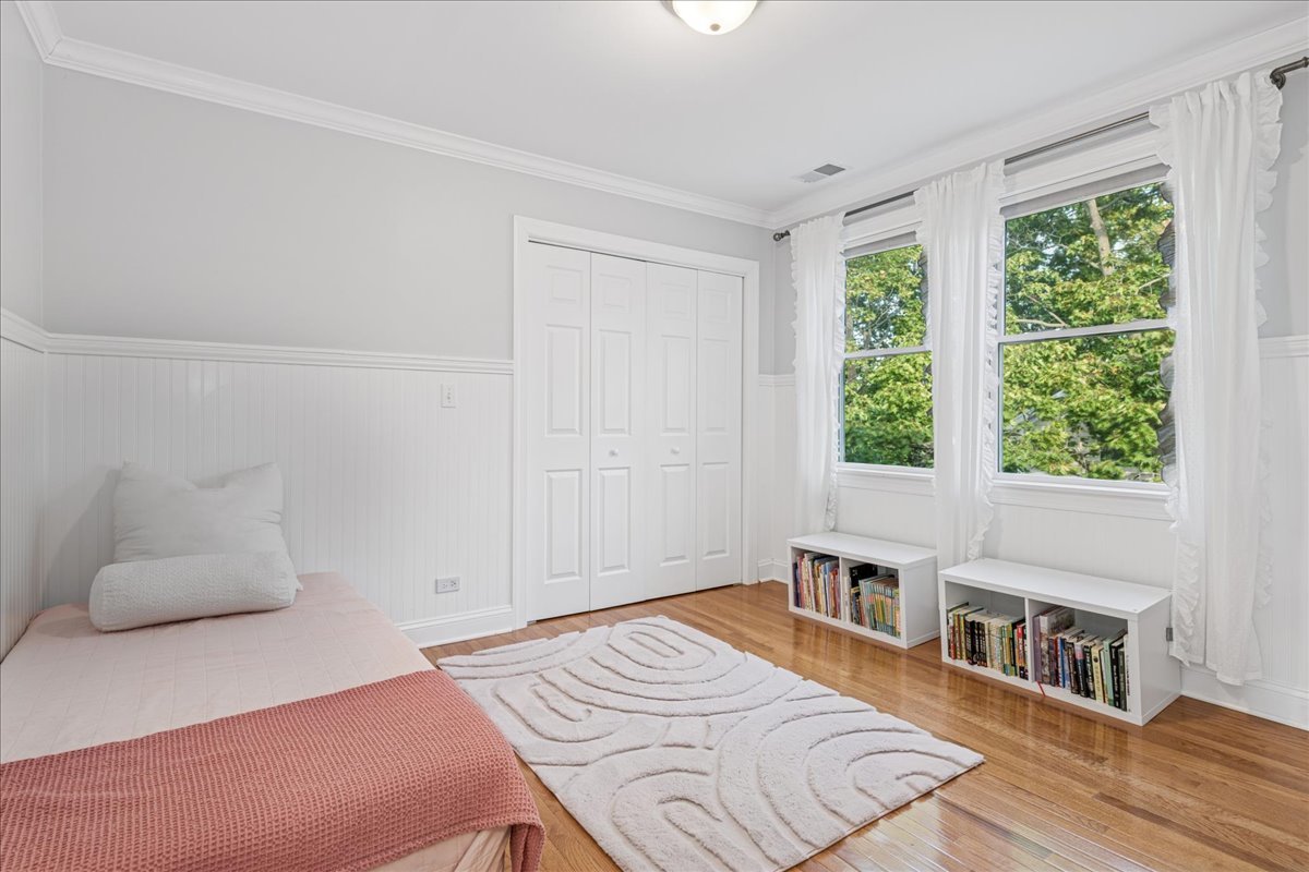 109 W Hillside Avenue, Barrington, IL 60010