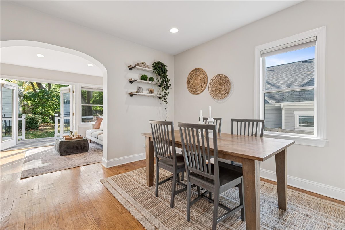 109 W Hillside Avenue, Barrington, IL 60010