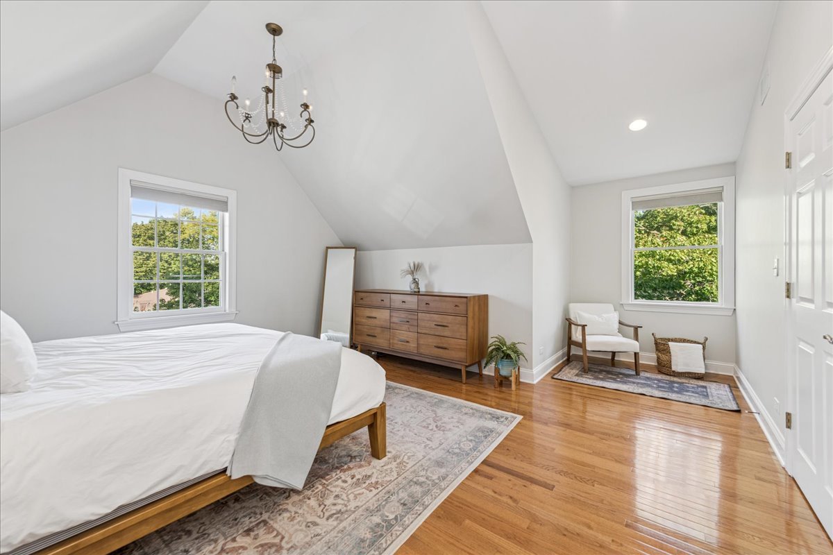 109 W Hillside Avenue, Barrington, IL 60010