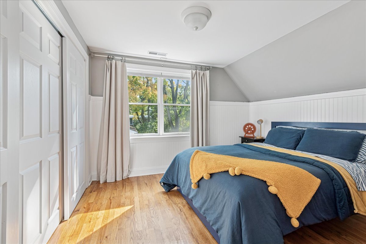 109 W Hillside Avenue, Barrington, IL 60010