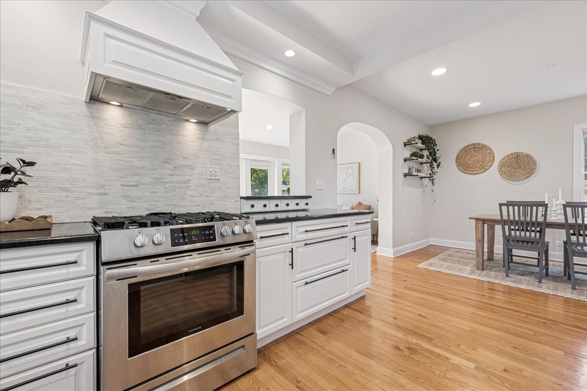 109 W Hillside Avenue, Barrington, IL 60010