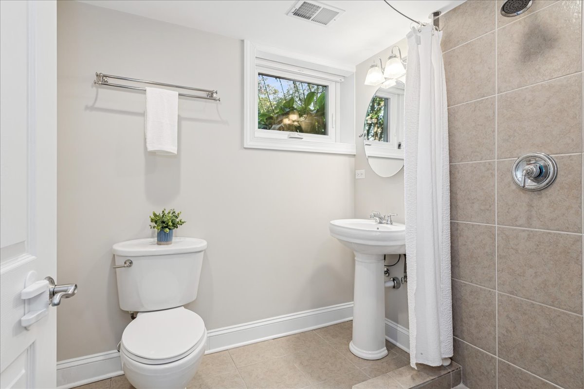 109 W Hillside Avenue, Barrington, IL 60010