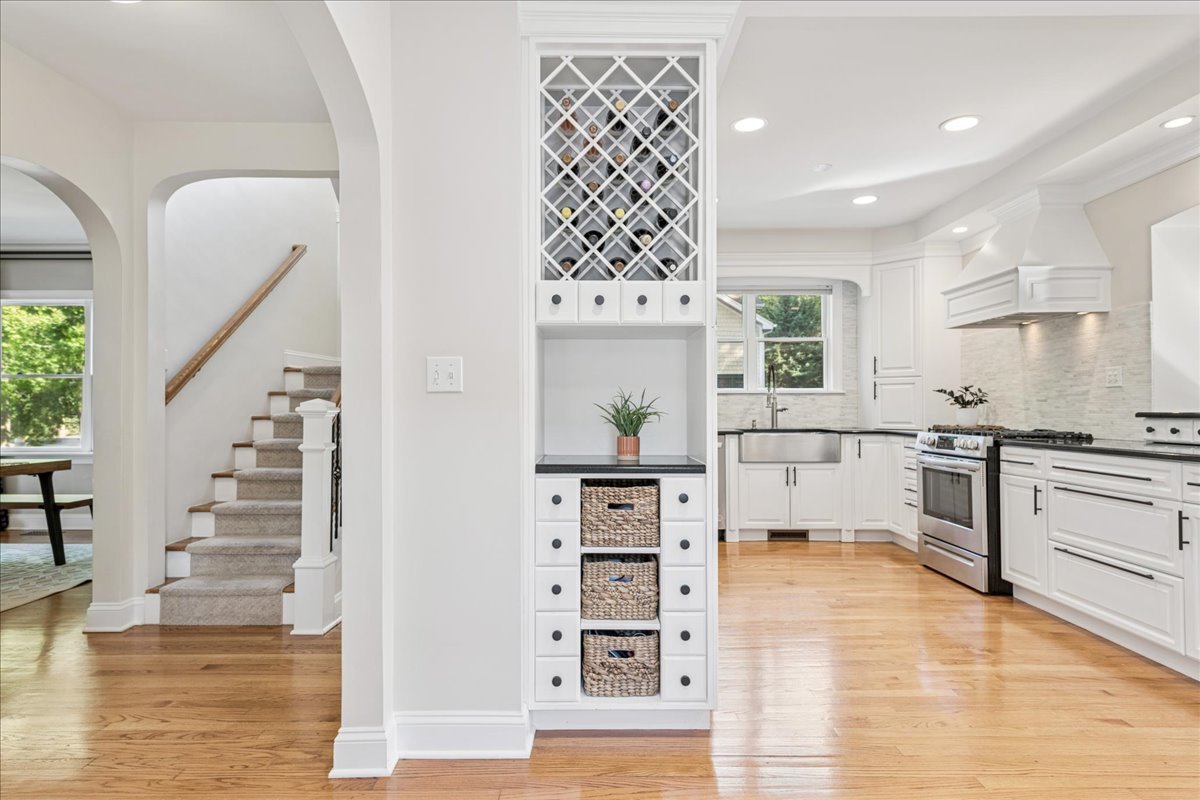 109 W Hillside Avenue, Barrington, IL 60010