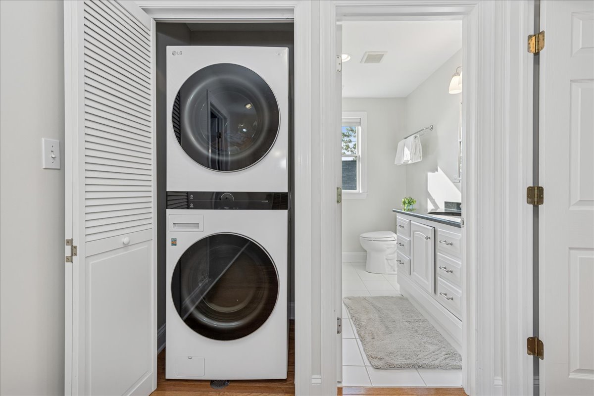 109 W Hillside Avenue, Barrington, IL 60010