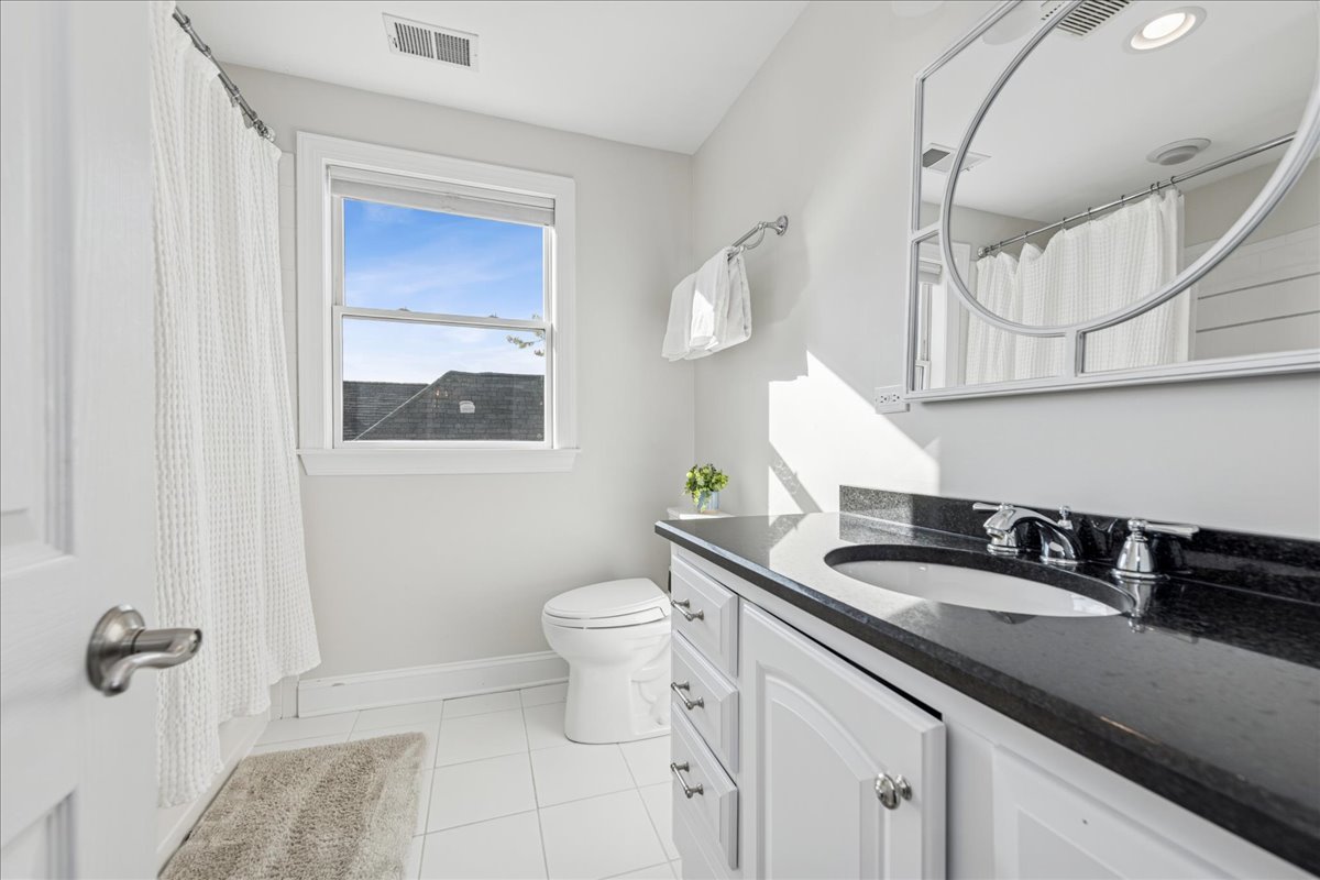 109 W Hillside Avenue, Barrington, IL 60010