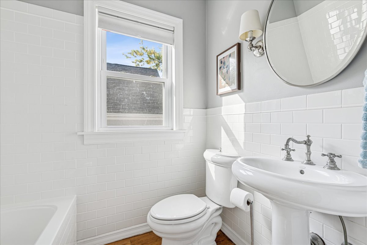 109 W Hillside Avenue, Barrington, IL 60010