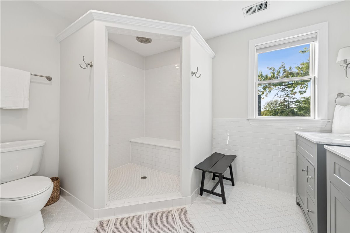 109 W Hillside Avenue, Barrington, IL 60010