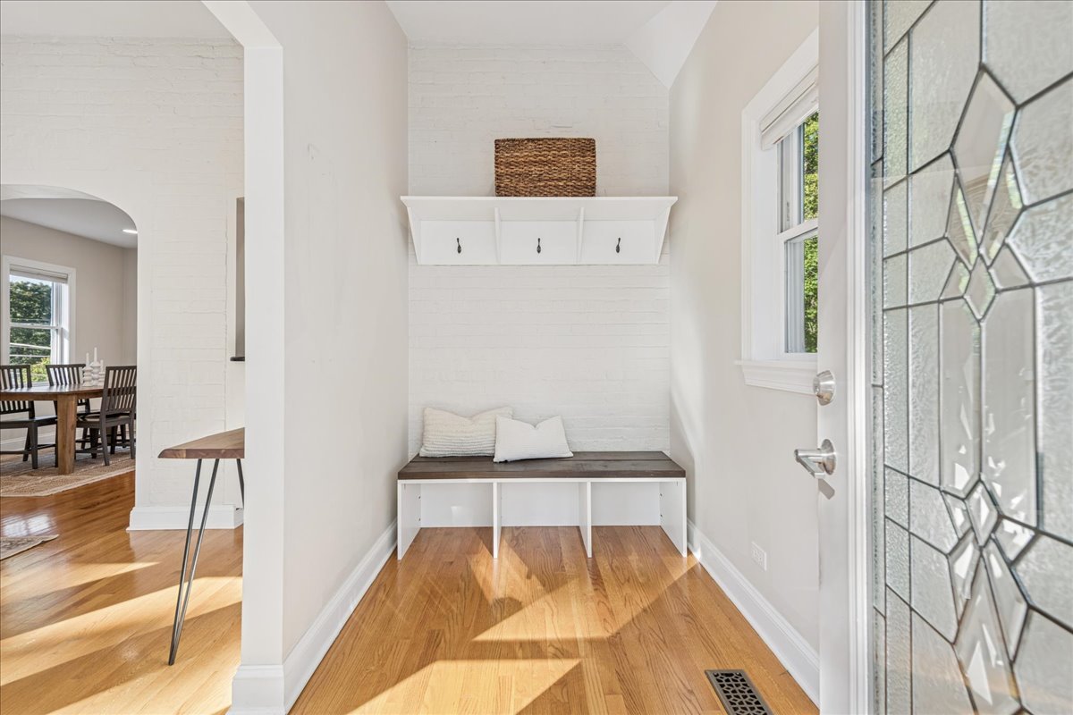 109 W Hillside Avenue, Barrington, IL 60010