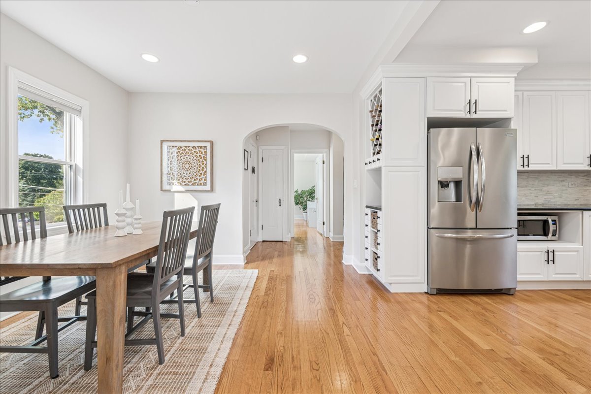 109 W Hillside Avenue, Barrington, IL 60010