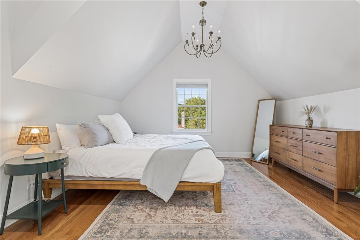 109 W Hillside Avenue, Barrington, IL 60010