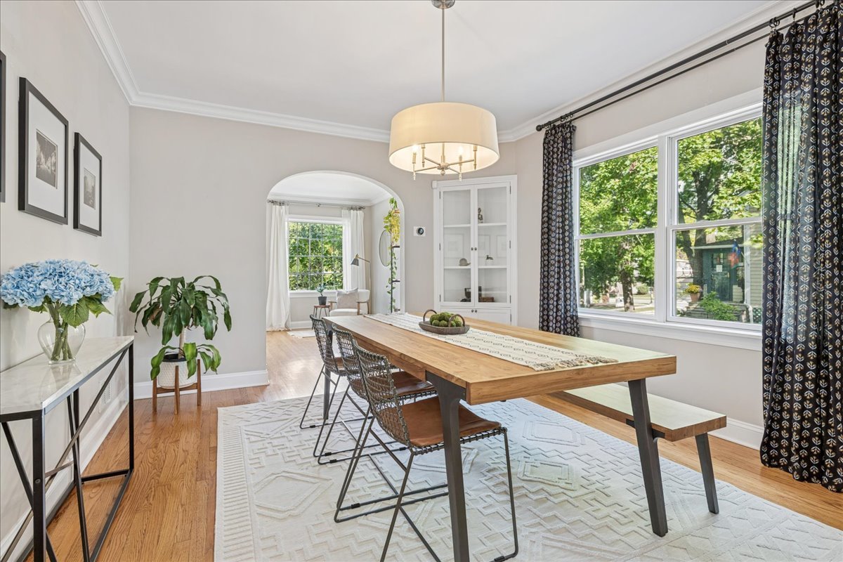 109 W Hillside Avenue, Barrington, IL 60010