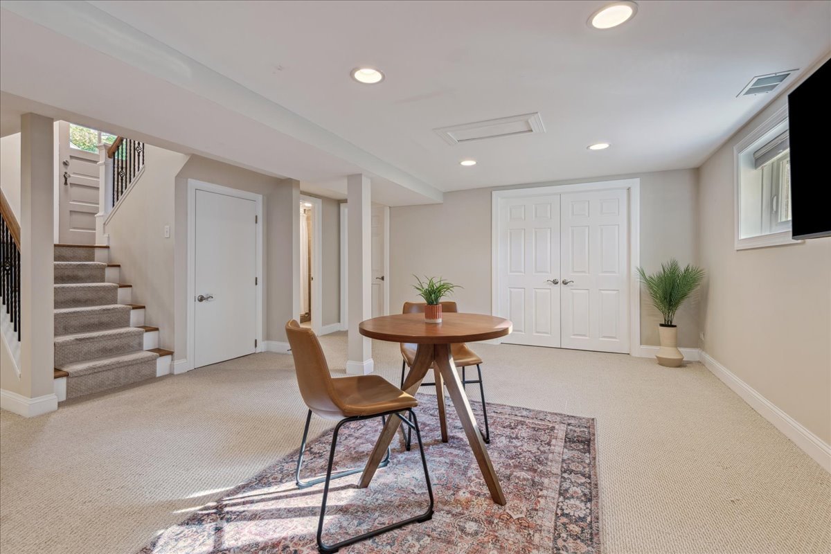 109 W Hillside Avenue, Barrington, IL 60010