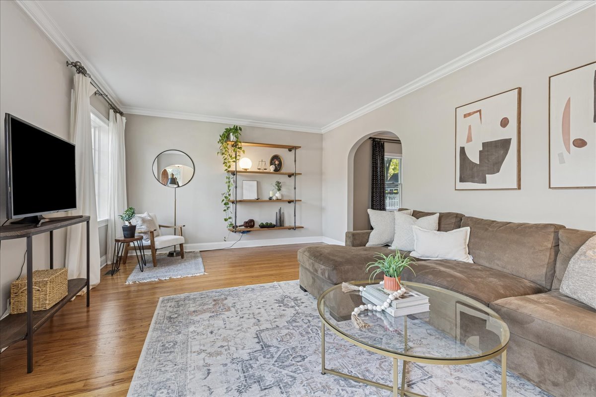 109 W Hillside Avenue, Barrington, IL 60010