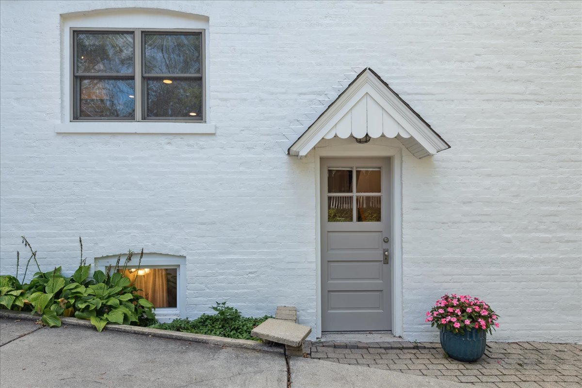 109 W Hillside Avenue, Barrington, IL 60010