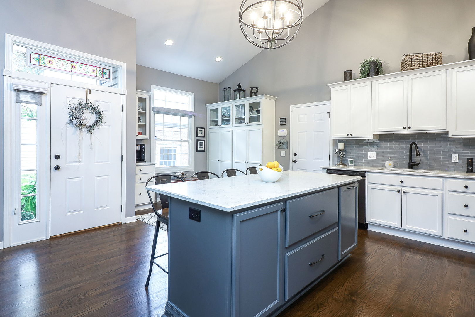 14630 Club Circle Drive, Oak Forest, IL 60452