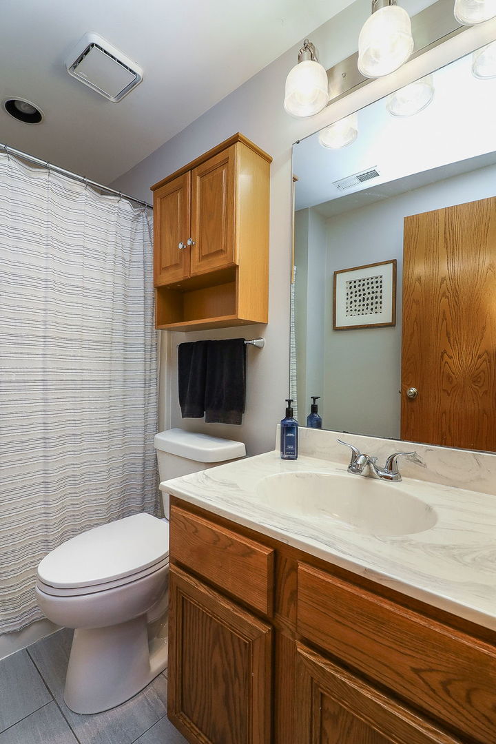 14630 Club Circle Drive, Oak Forest, IL 60452