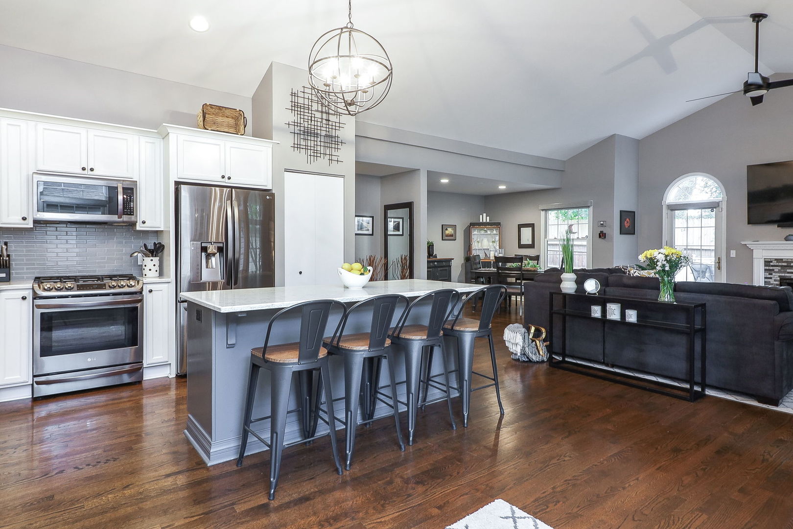 14630 Club Circle Drive, Oak Forest, IL 60452