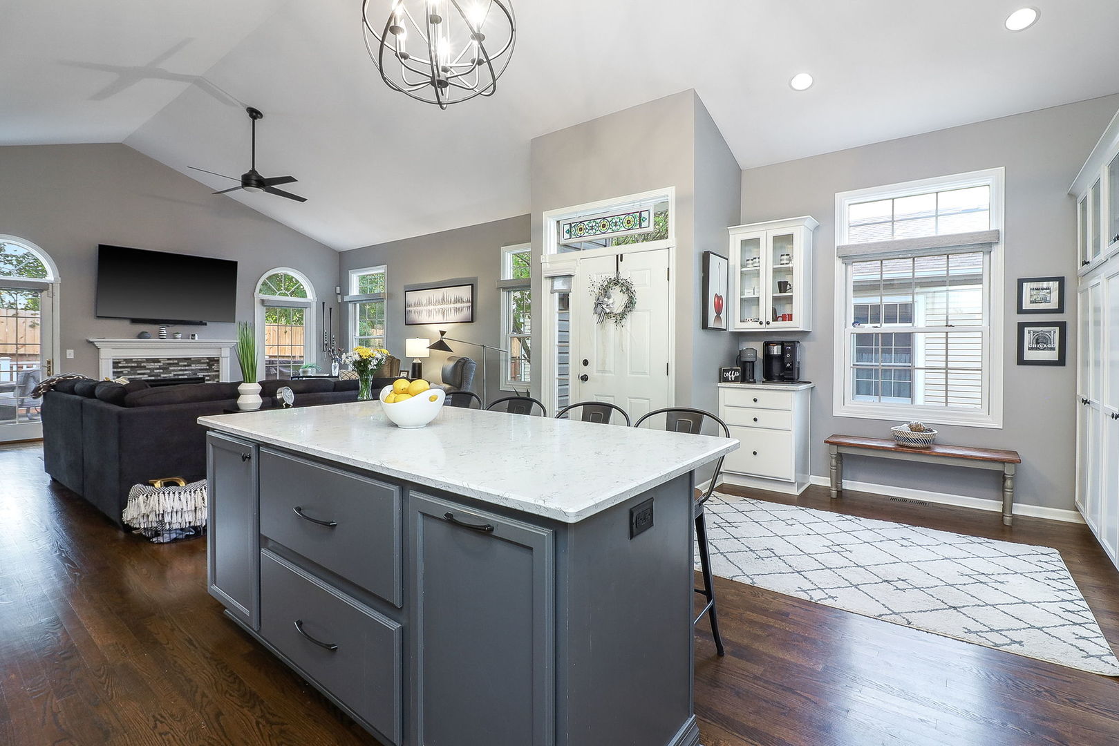 14630 Club Circle Drive, Oak Forest, IL 60452