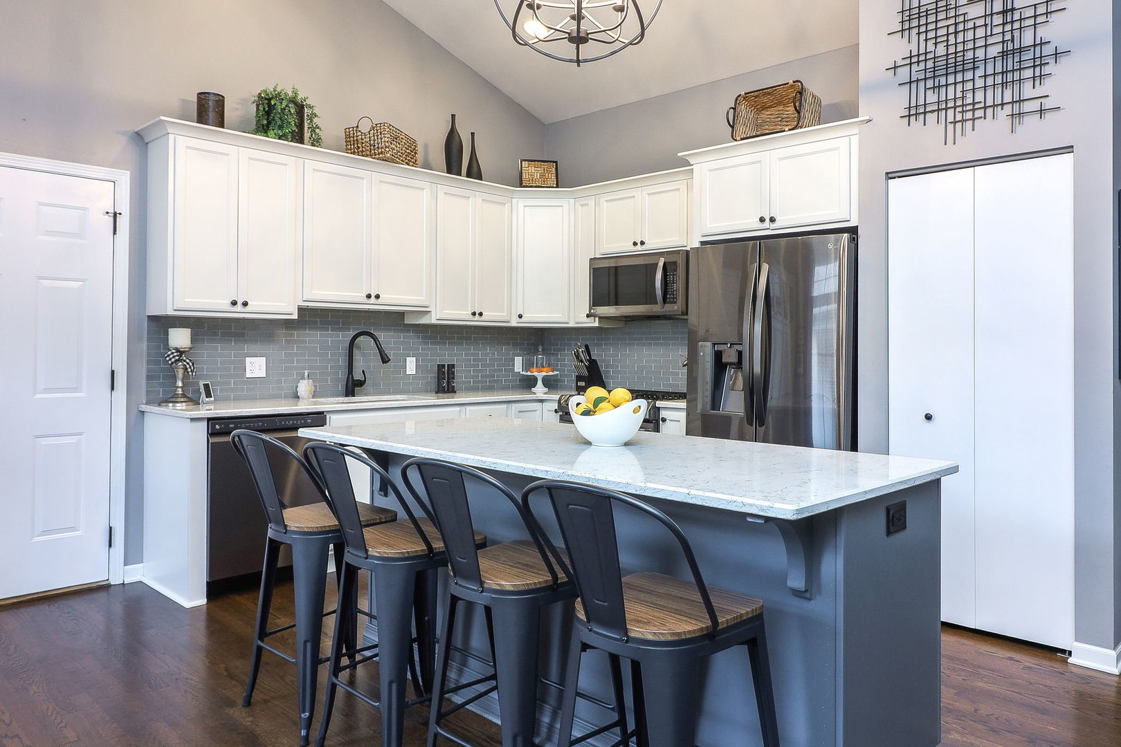 14630 Club Circle Drive, Oak Forest, IL 60452