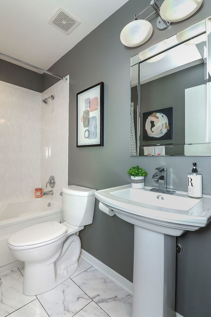 14630 Club Circle Drive, Oak Forest, IL 60452