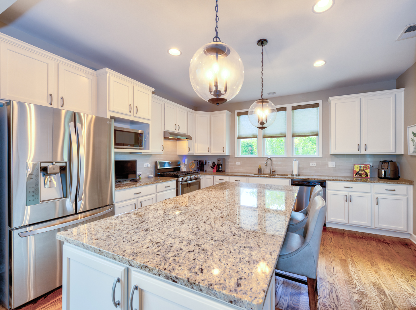 3263 Eastbank Circle, Mundelein, IL 60060