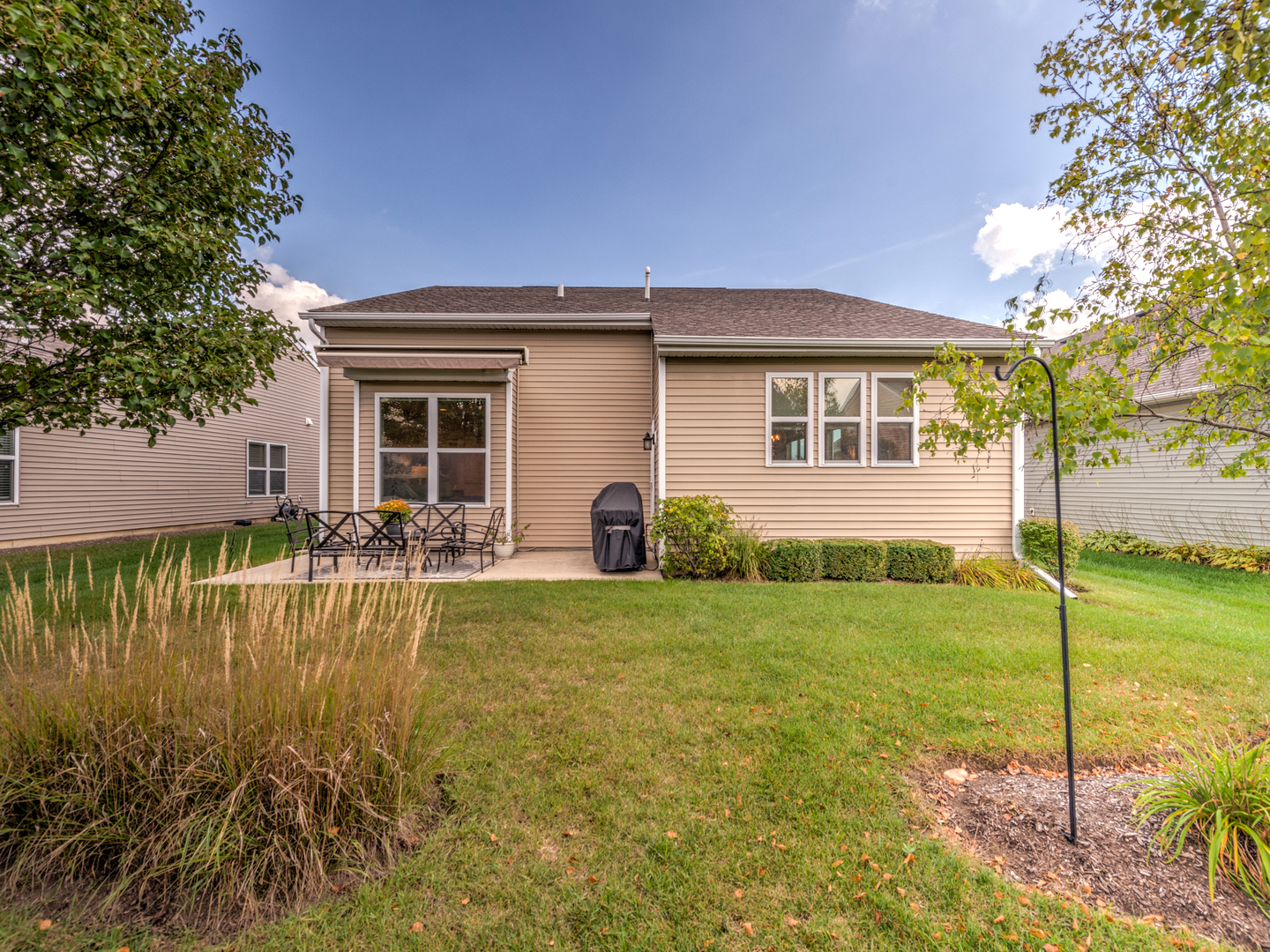 3263 Eastbank Circle, Mundelein, IL 60060