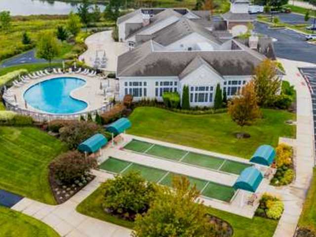 3263 Eastbank Circle, Mundelein, IL 60060
