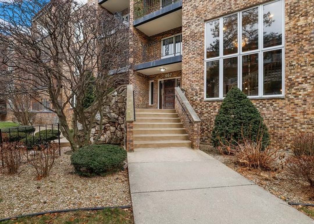 467 HIAWATHA Trail #411, Wood Dale, IL 60191