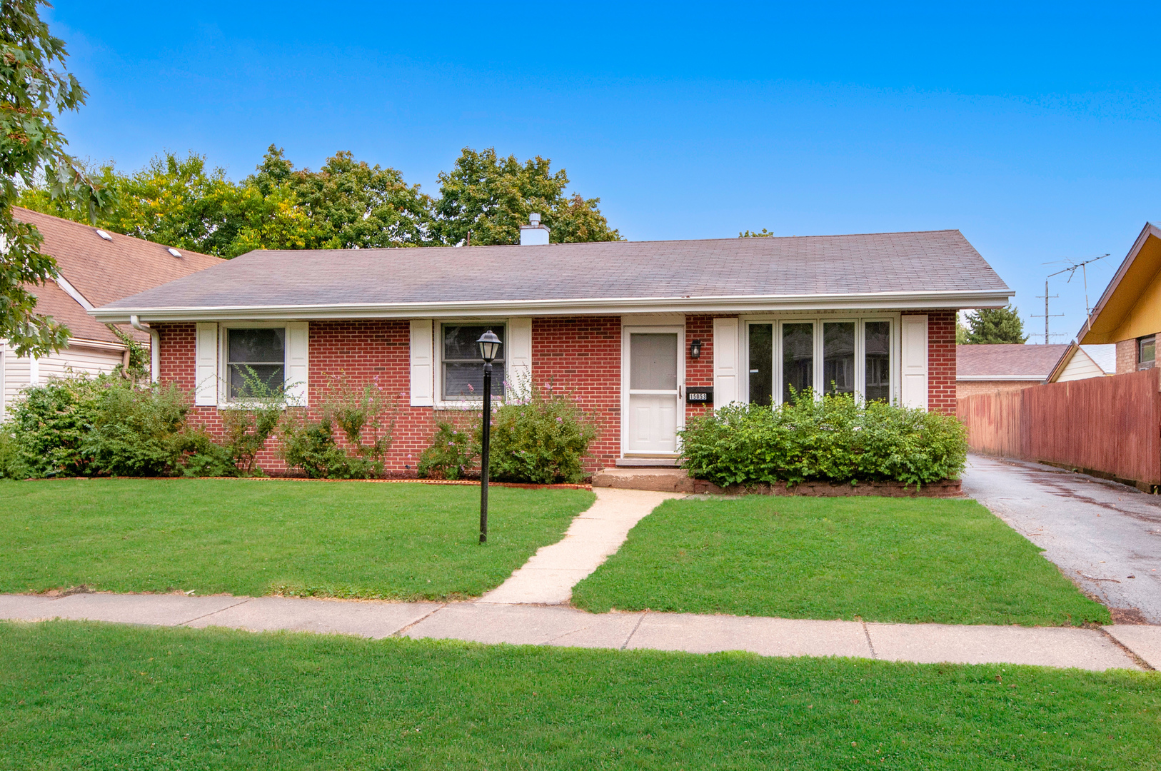 15053 Lawndale Avenue, Midlothian, IL 60445