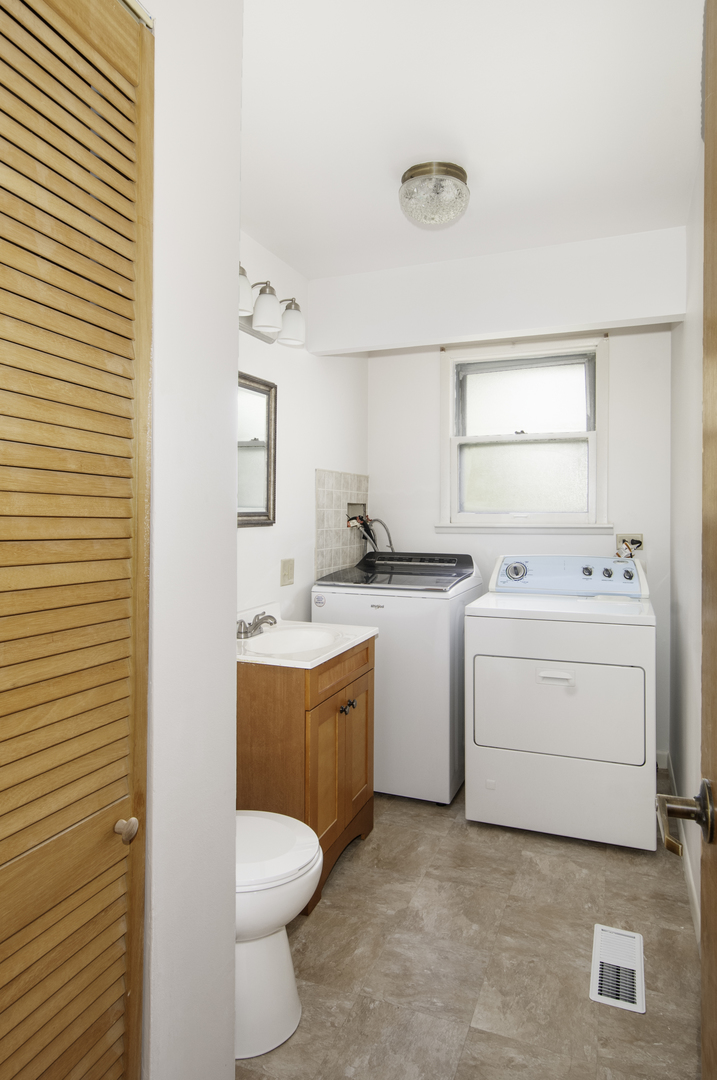 15053 Lawndale Avenue, Midlothian, IL 60445