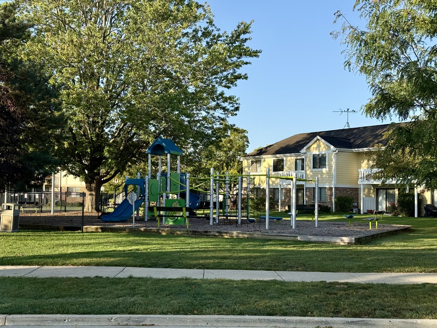 1059 Southbury Lane #D1, Wheeling, IL 60090