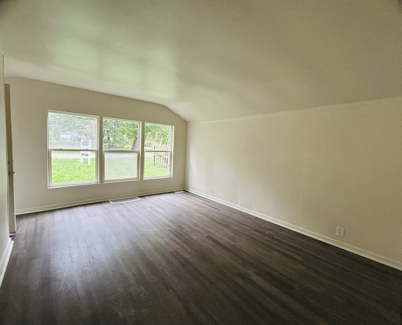 6415 N Shore Avenue, Spring Grove, IL 60081