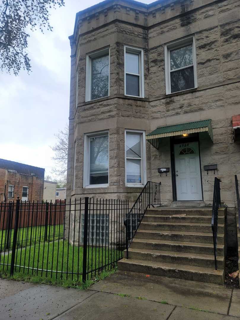 6506 S Eberhart Avenue, Chicago, IL 60637