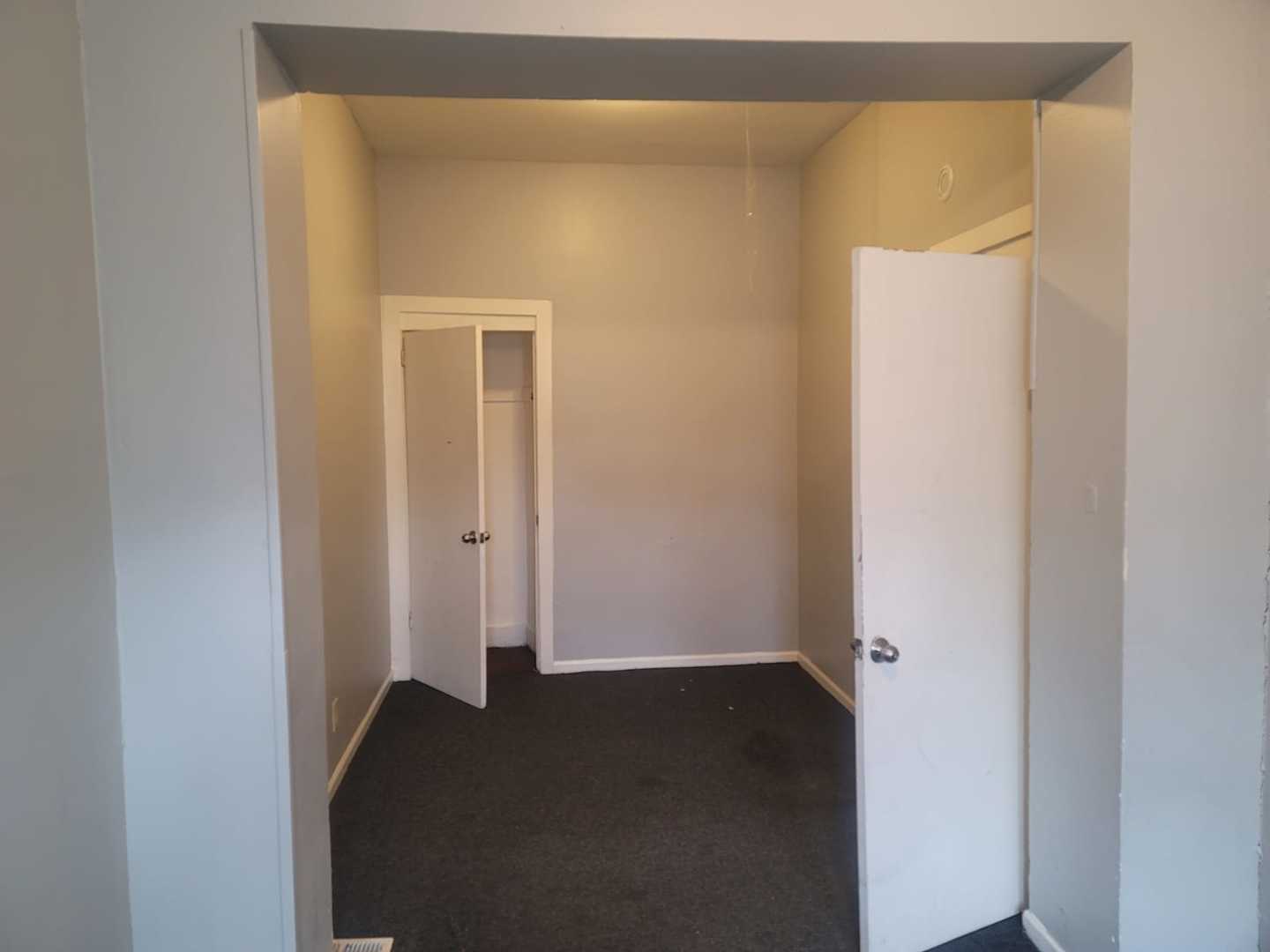 6506 S Eberhart Avenue, Chicago, IL 60637