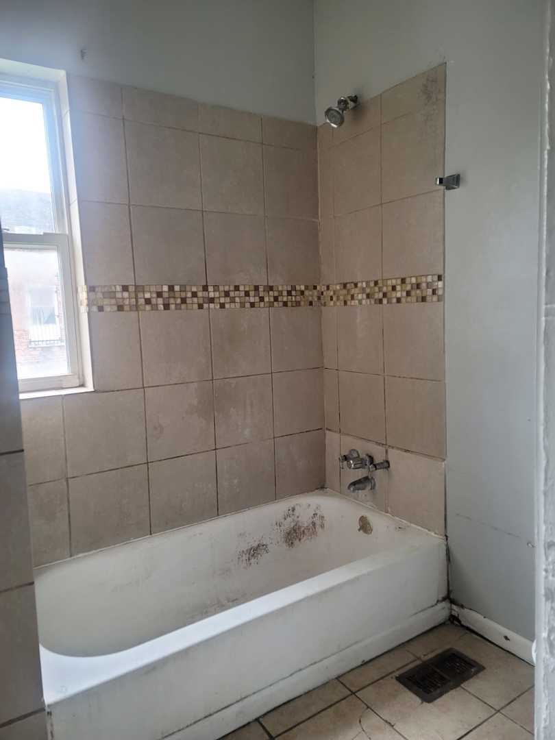 6506 S Eberhart Avenue, Chicago, IL 60637