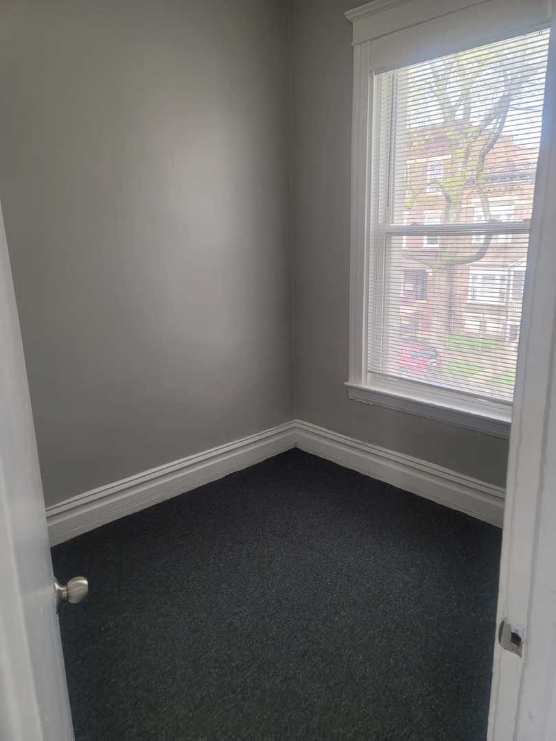 6506 S Eberhart Avenue, Chicago, IL 60637