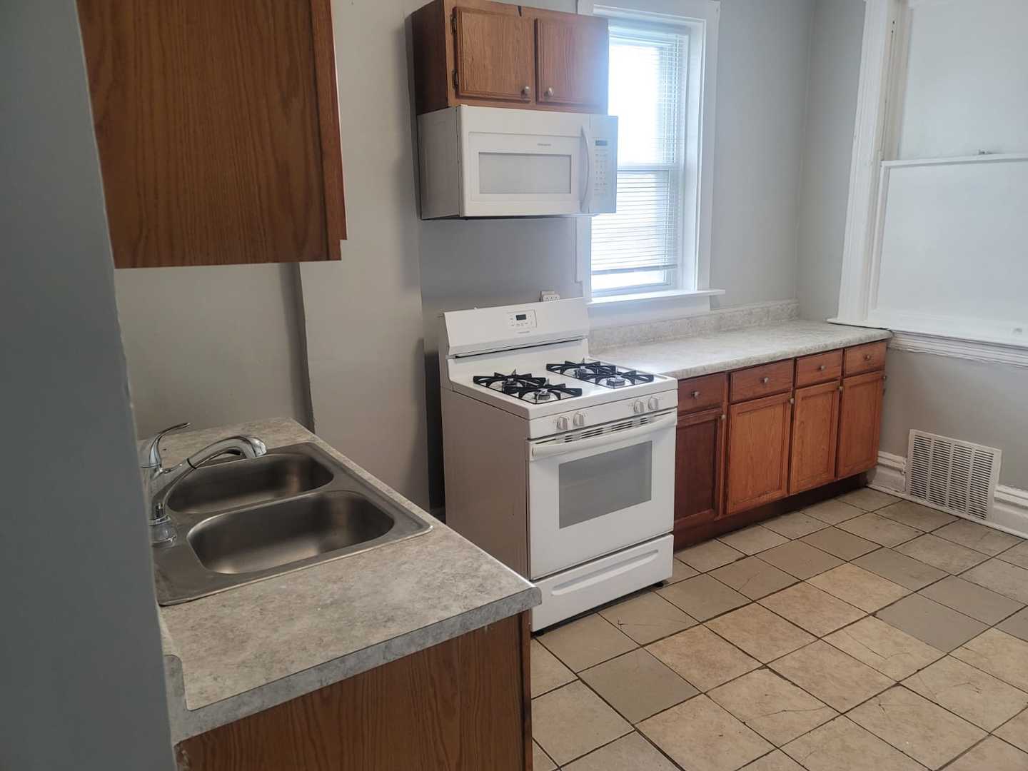 6506 S Eberhart Avenue, Chicago, IL 60637