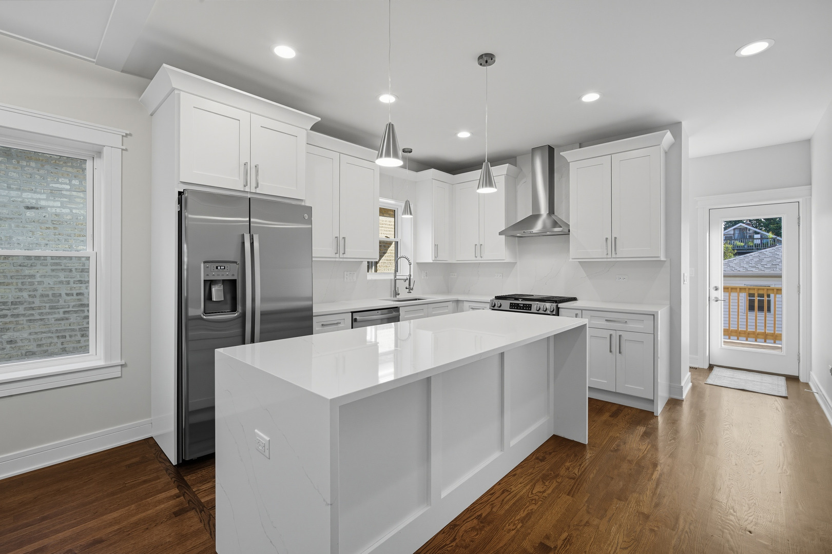 6109 W Berenice Avenue, Chicago, IL 60634