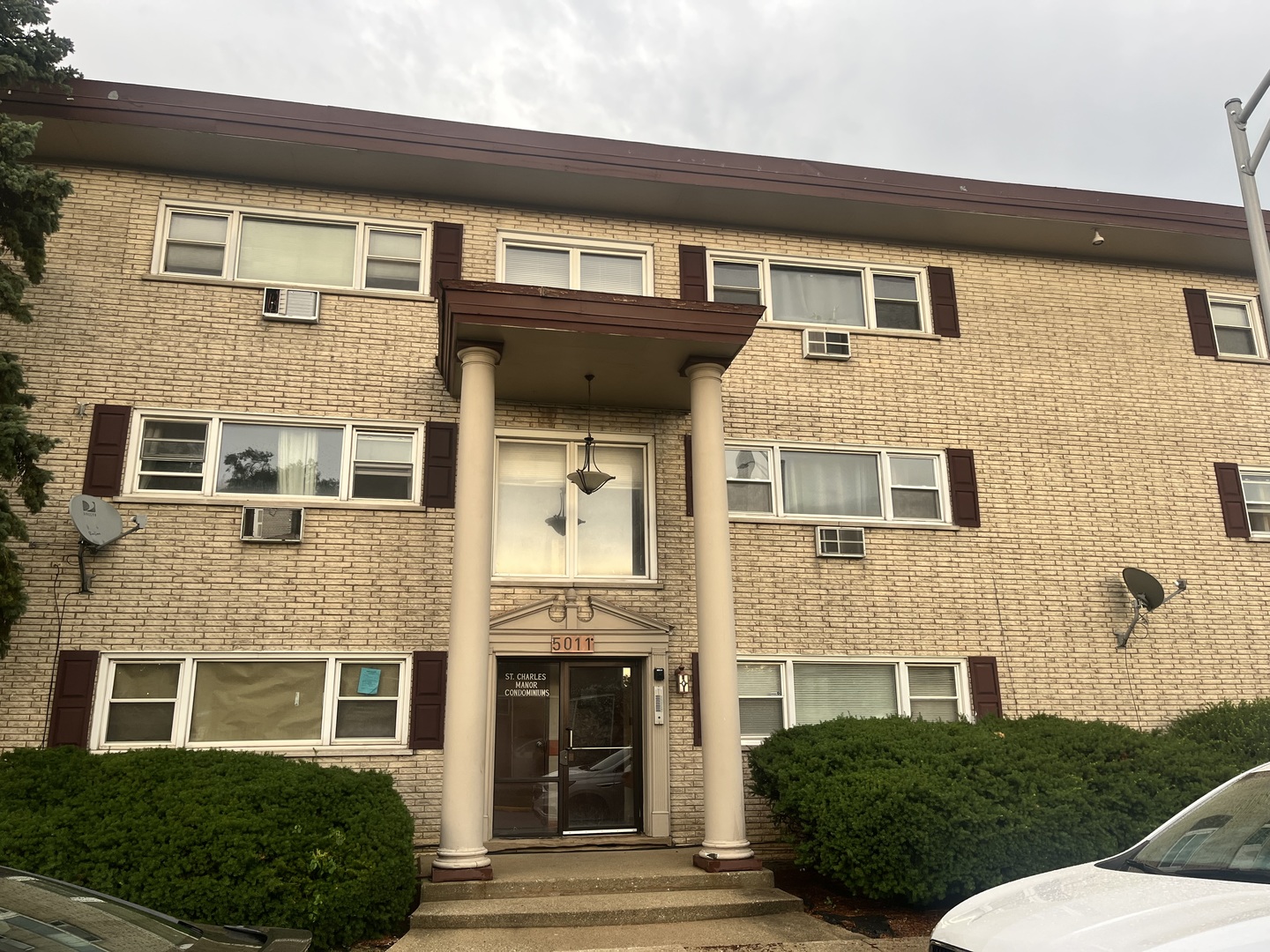 5011 Saint Charles Road #101, Bellwood, IL 60104