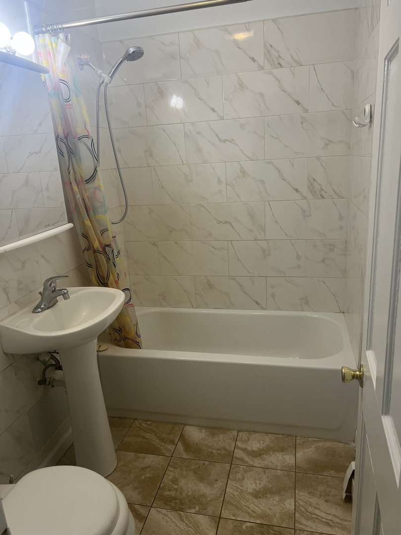5011 Saint Charles Road #101, Bellwood, IL 60104