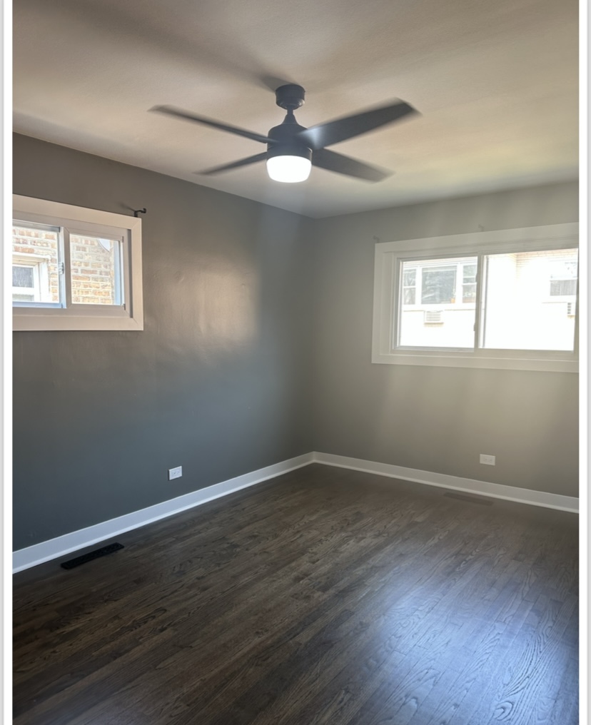 7433 N Damen Avenue, Chicago, IL 60645